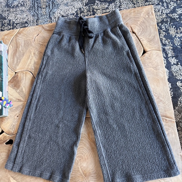 Lululemon Retreat Yourself Crop Heathered Core Dark Grey - Picture 2 of 4